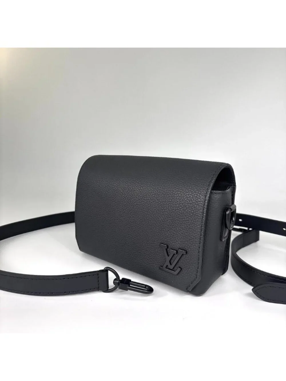 Louis Vuitton LV Aerogram Fast Line Shoulder Bag